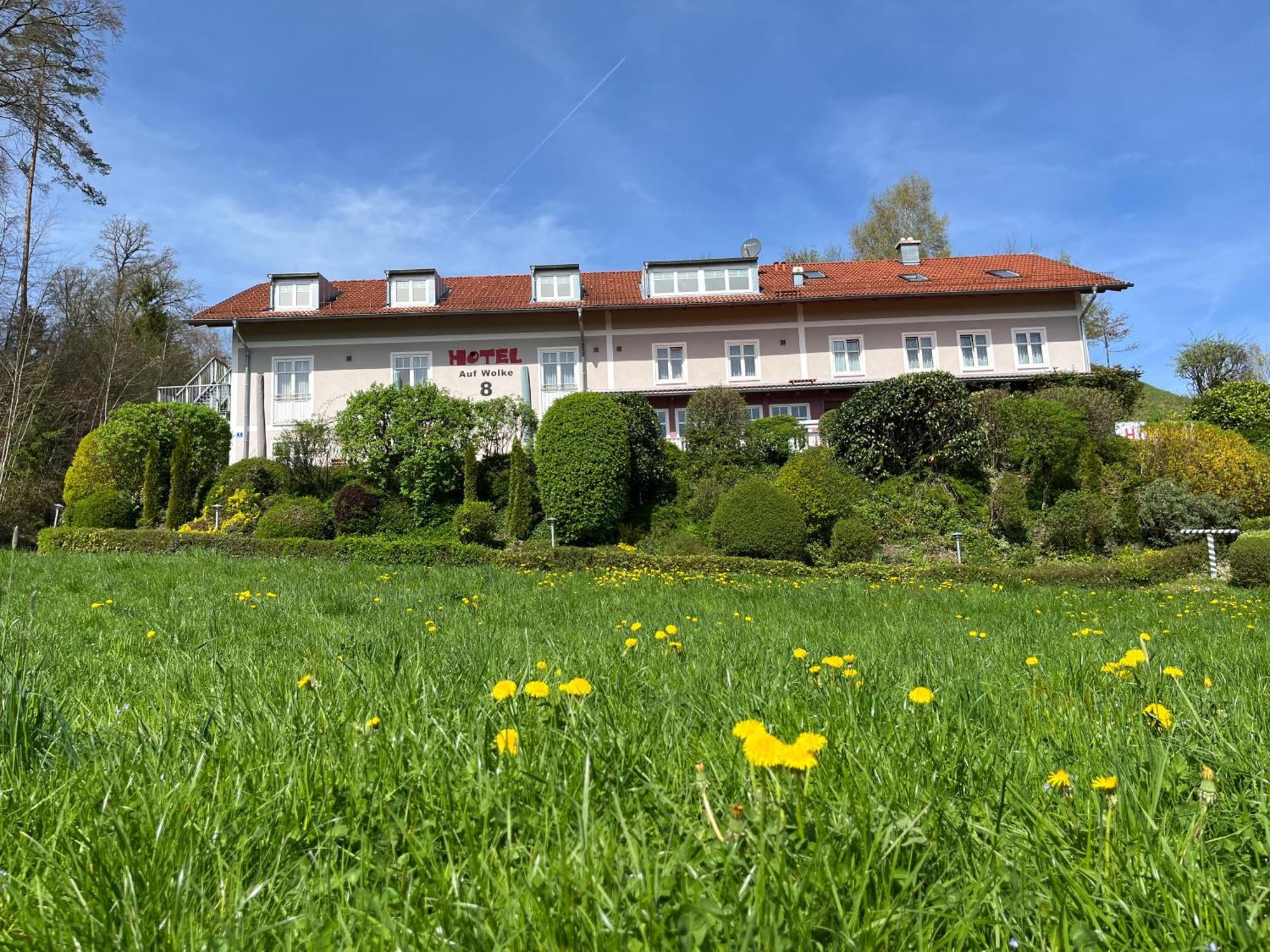 Hotel Auf Wolke 8 Trostberg an der Alz Exterior photo